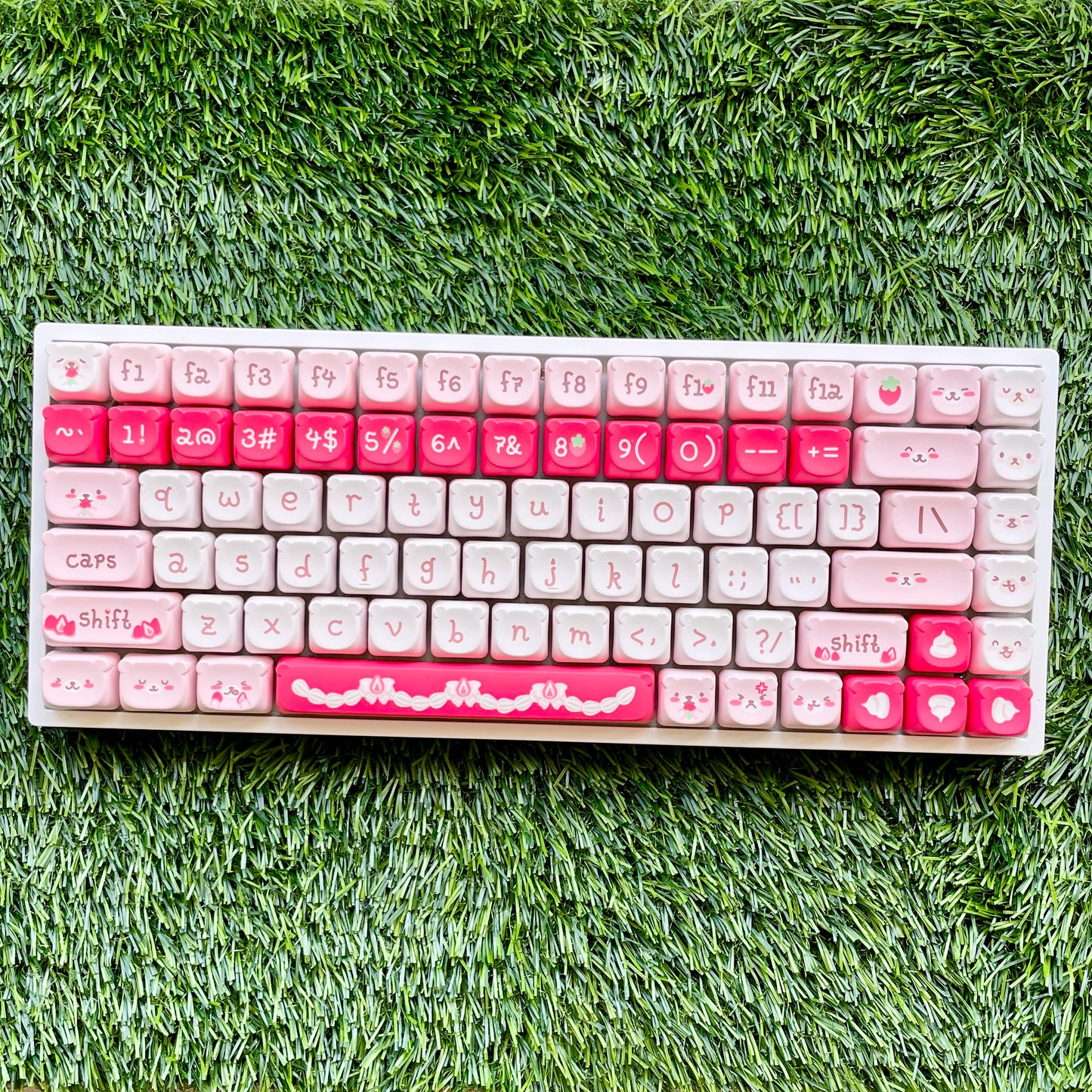 Strawbearies & Cream Keycap Set